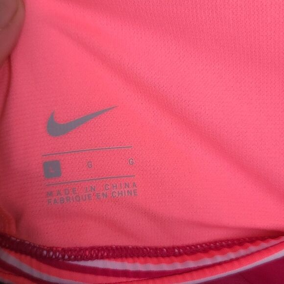 NIKE Workout top. - Picture 10 of 12